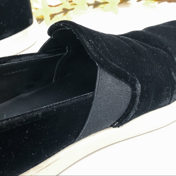 VINCE Size 8.5 Preston Suede Slip-On Sneaker - Picture 13 of 15